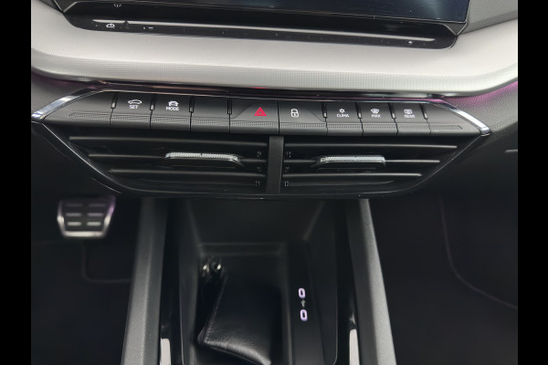 Škoda Octavia 1.0 e-TSI Sport Business (INCL.BTW) Aut. *FULL-LED | DIGI-COCKPIT | SPORT-SEATS | NAVI-FULLMAP | SHIFT-PADDLES | PRIVACY-GLASS | DAB+ | ECC | PDC | CRUISE | 16''ALU | TOWBAR*