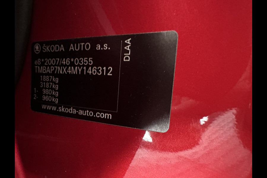Škoda Octavia 1.0 e-TSI Sport Business (INCL.BTW) Aut. *FULL-LED | DIGI-COCKPIT | SPORT-SEATS | NAVI-FULLMAP | SHIFT-PADDLES | PRIVACY-GLASS | DAB+ | ECC | PDC | CRUISE | 16''ALU | TOWBAR*
