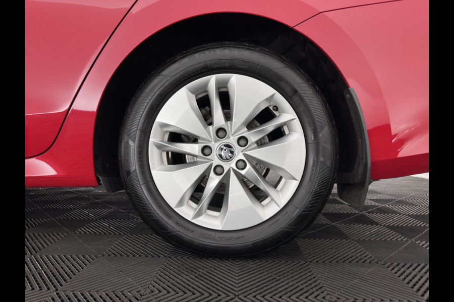Škoda Octavia 1.0 e-TSI Sport Business (INCL.BTW) Aut. *FULL-LED | DIGI-COCKPIT | SPORT-SEATS | NAVI-FULLMAP | SHIFT-PADDLES | PRIVACY-GLASS | DAB+ | ECC | PDC | CRUISE | 16''ALU | TOWBAR*