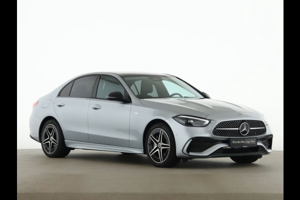 Mercedes-Benz C-Klasse 300e AMG ** HIGH LED, MBUX+, PANORAMA, NIGHT, MEMORY, KEYLESS ** Ex MB-AG, € 26.700,= onder NP ** ** INFORMEER OOK NAAR ONZE AANTREKKELIJKE FINANCIAL-LEASE TARIEVEN **