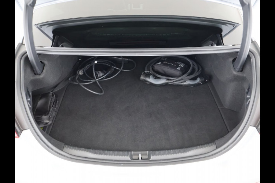 Mercedes-Benz C-Klasse 300e AMG ** HIGH LED, MBUX+, PANORAMA, NIGHT, MEMORY, KEYLESS ** Ex MB-AG, € 26.700,= onder NP ** ** INFORMEER OOK NAAR ONZE AANTREKKELIJKE FINANCIAL-LEASE TARIEVEN **