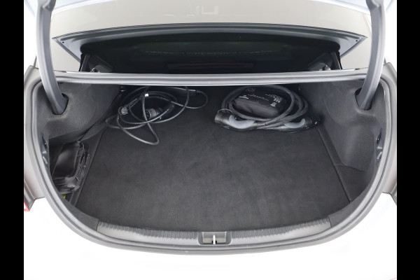 Mercedes-Benz C-Klasse 300e AMG ** HIGH LED, MBUX+, PANORAMA, NIGHT, MEMORY, KEYLESS ** Ex MB-AG, € 26.700,= onder NP ** ** INFORMEER OOK NAAR ONZE AANTREKKELIJKE FINANCIAL-LEASE TARIEVEN **