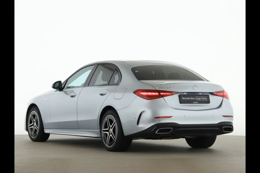 Mercedes-Benz C-Klasse 300e AMG ** HIGH LED, MBUX+, PANORAMA, NIGHT, MEMORY, KEYLESS ** Ex MB-AG, € 26.700,= onder NP ** ** INFORMEER OOK NAAR ONZE AANTREKKELIJKE FINANCIAL-LEASE TARIEVEN **