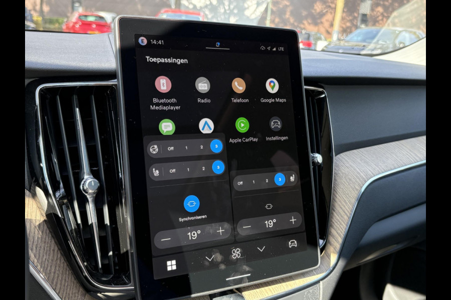 Volvo XC60 2.0 T6 Plug-in hybrid AWD Plus Dark HEAD-UP DISPLAY | 2026!| HARMAN KARDON| PANO| MEMORY STOELEN| PILOT ASSIST| 360 CAMERA|