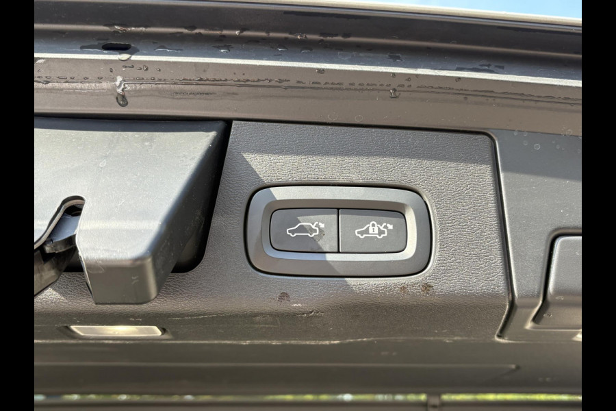 Volvo XC60 2.0 T6 Plug-in hybrid AWD Plus Dark HEAD-UP DISPLAY | 2026!| HARMAN KARDON| PANO| MEMORY STOELEN| PILOT ASSIST| 360 CAMERA|
