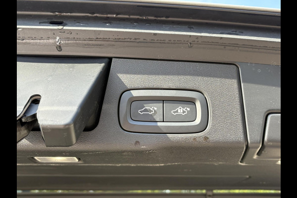 Volvo XC60 2.0 T6 Plug-in hybrid AWD Plus Dark HEAD-UP DISPLAY | 2026!| HARMAN KARDON| PANO| MEMORY STOELEN| PILOT ASSIST| 360 CAMERA|