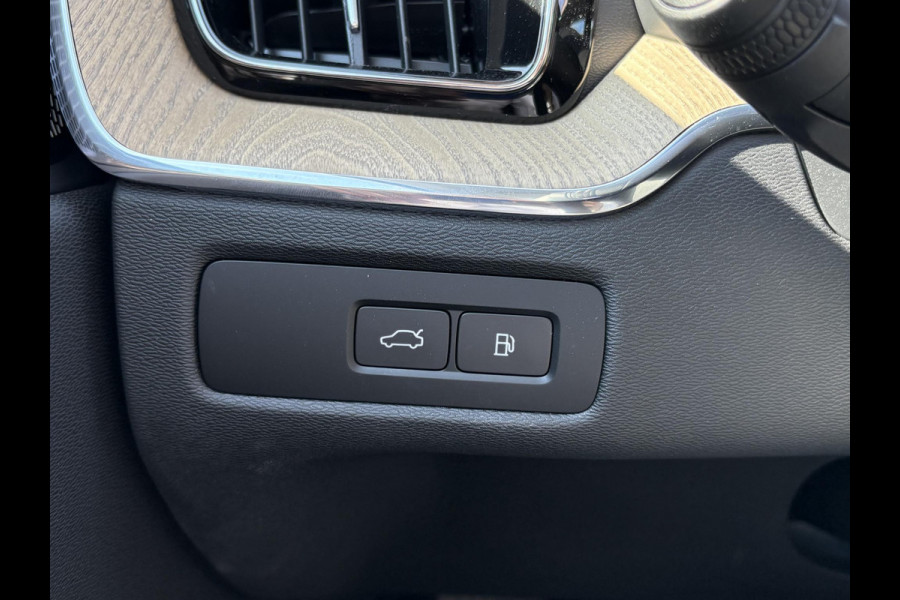 Volvo XC60 2.0 T6 Plug-in hybrid AWD Plus Dark HEAD-UP DISPLAY | 2026!| HARMAN KARDON| PANO| MEMORY STOELEN| PILOT ASSIST| 360 CAMERA|