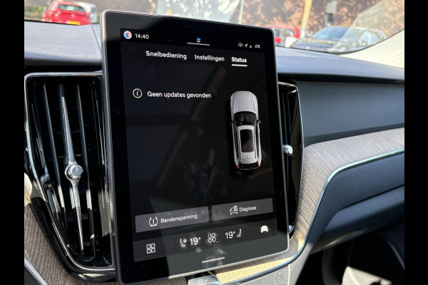 Volvo XC60 2.0 T6 Plug-in hybrid AWD Plus Dark HEAD-UP DISPLAY | 2026!| HARMAN KARDON| PANO| MEMORY STOELEN| PILOT ASSIST| 360 CAMERA|