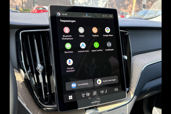 Volvo XC60 2.0 T6 Plug-in hybrid AWD Plus Dark HEAD-UP DISPLAY | 2026!| HARMAN KARDON| PANO| MEMORY STOELEN| PILOT ASSIST| 360 CAMERA|
