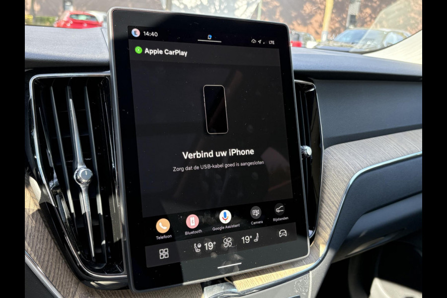 Volvo XC60 2.0 T6 Plug-in hybrid AWD Plus Dark HEAD-UP DISPLAY | 2026!| HARMAN KARDON| PANO| MEMORY STOELEN| PILOT ASSIST| 360 CAMERA|