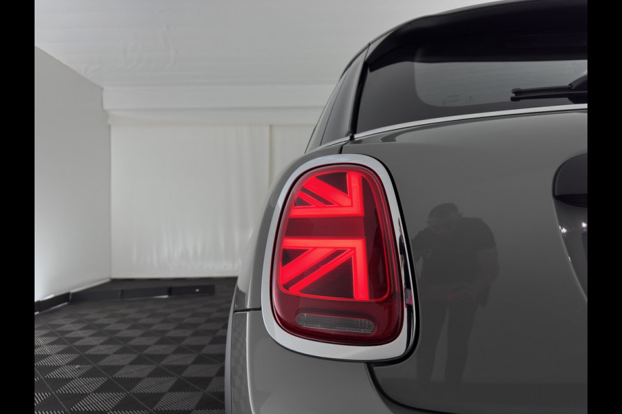MINI 5-deurs 1.5 One Business Edition (Facelift-Life Cycle Impulse 2) (INCL-BTW) *LEATHER | SPORTSEATS | FULL-LED | DIGI-COCKPIT | AMBIENTLIGHT | NAVI-FULLMAP | DAB | AIRCO | KEYLESS | PDC | 16''ALU*