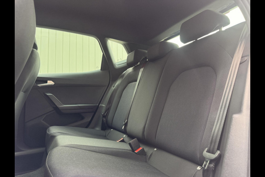 Seat Arona 1.5 TSI EVO FR Business Intense Plus | Trekhaak | Stoelverwarming | LM 17 inch | Full Led | Camera |