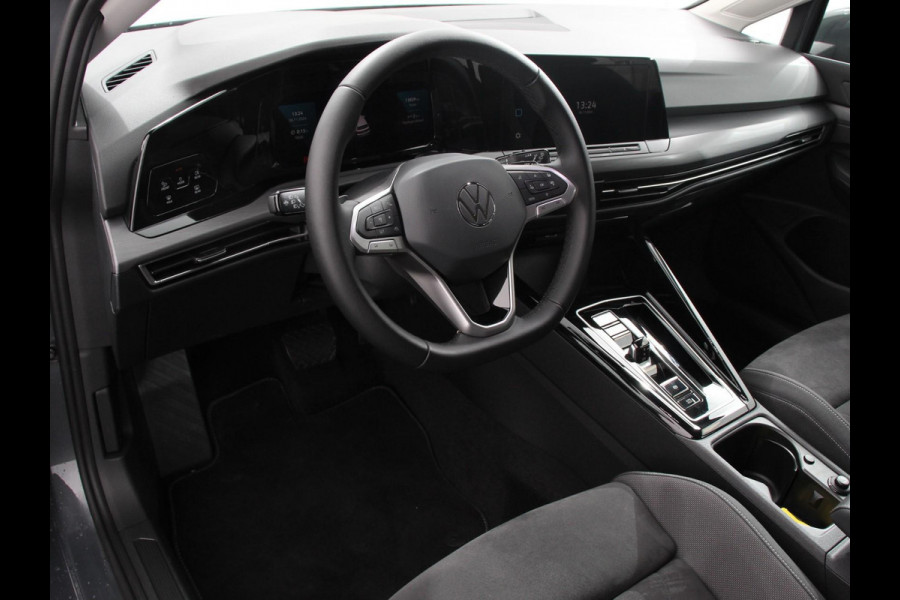 Volkswagen Golf 1.5 eTSI 150pk DSG Style Navigatie DAB Camera Lane Assist LED Adaptive Cruise Control Keyless Go Stoelverwarming Lichtmetalen Velgen