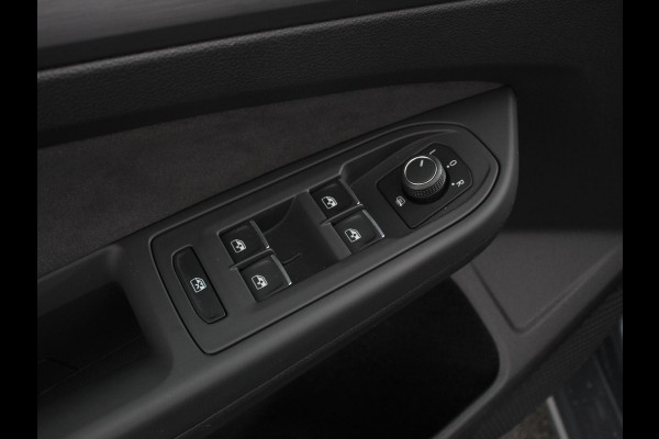 Volkswagen Golf 1.5 eTSI 150pk DSG Style Navigatie DAB Camera Lane Assist LED Adaptive Cruise Control Keyless Go Stoelverwarming Lichtmetalen Velgen