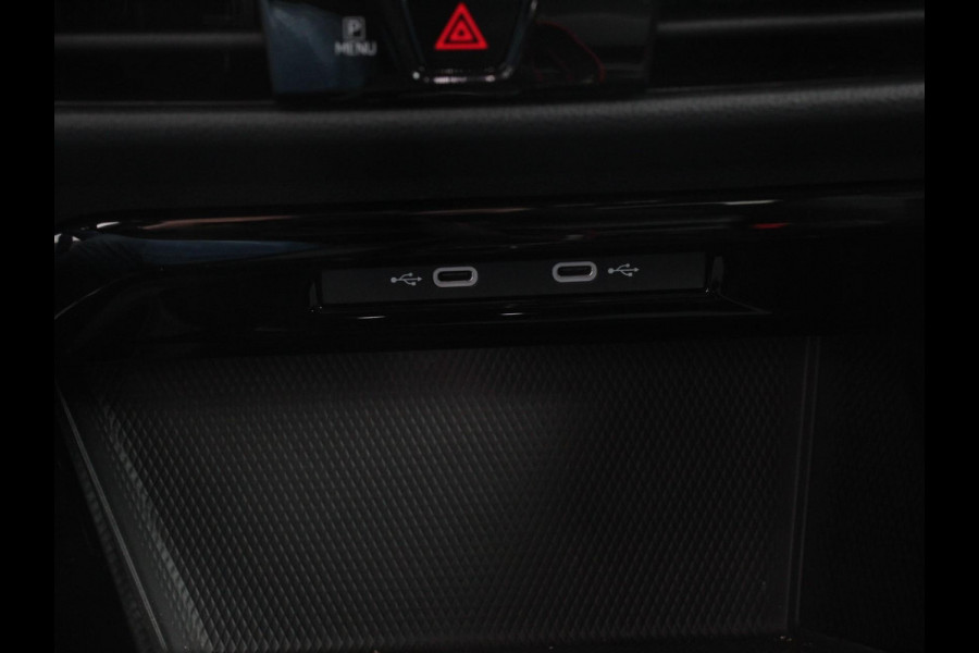 Volkswagen Golf 1.5 eTSI 150pk DSG Style Navigatie DAB Camera Lane Assist LED Adaptive Cruise Control Keyless Go Stoelverwarming Lichtmetalen Velgen