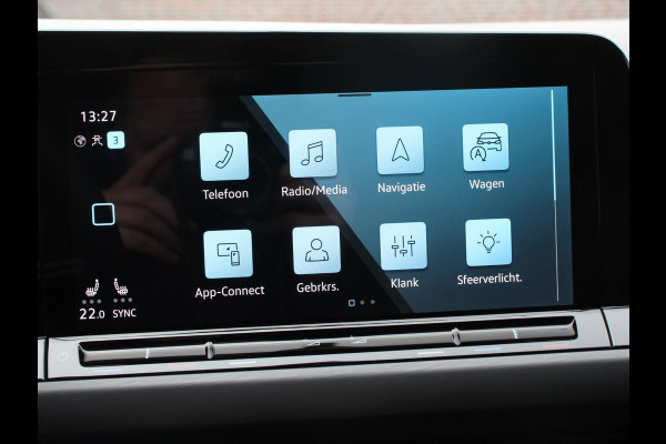 Volkswagen Golf 1.5 eTSI 150pk DSG Style Navigatie DAB Camera Lane Assist LED Adaptive Cruise Control Keyless Go Stoelverwarming Lichtmetalen Velgen