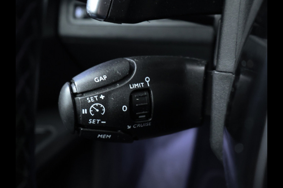 Peugeot 5008 1.2 PureTech Allure Sport (APPLE CARPLAY,NAVI,CAMERA,360 VIEW,CLIMATE,CRUISE,GETINT,LED,SPORTSTOELEN,LM VELGEN)