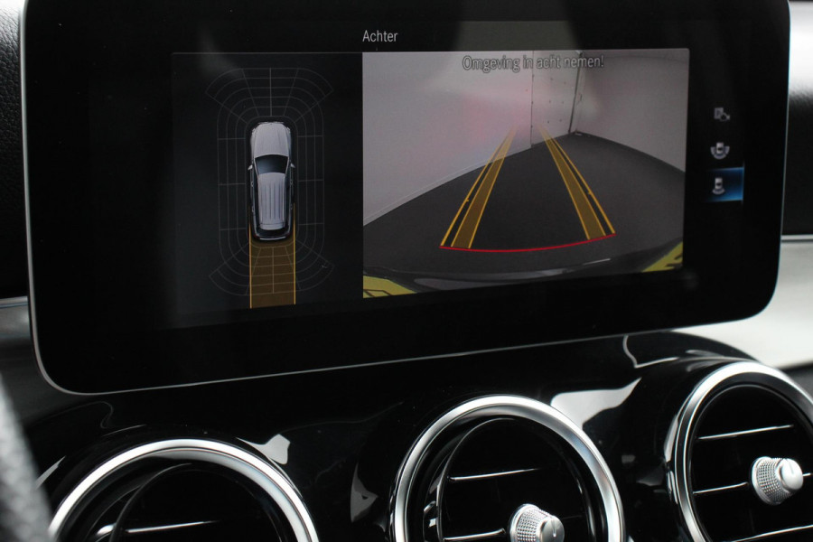 Mercedes-Benz GLC 300e 4MATIC AMG PHEV Navigatie Half leder Sportstoelen Camera Dab Led Elektrisch bedienbare achterklep 19"Lichtmetalen Velgen Extra getint glas