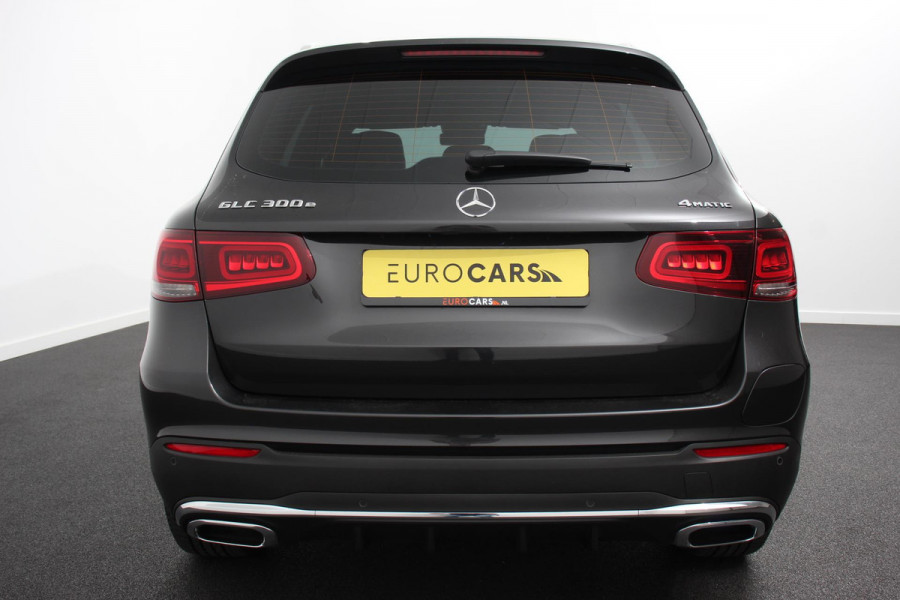 Mercedes-Benz GLC 300e 4MATIC AMG PHEV Navigatie Half leder Sportstoelen Camera Dab Led Elektrisch bedienbare achterklep 19"Lichtmetalen Velgen Extra getint glas