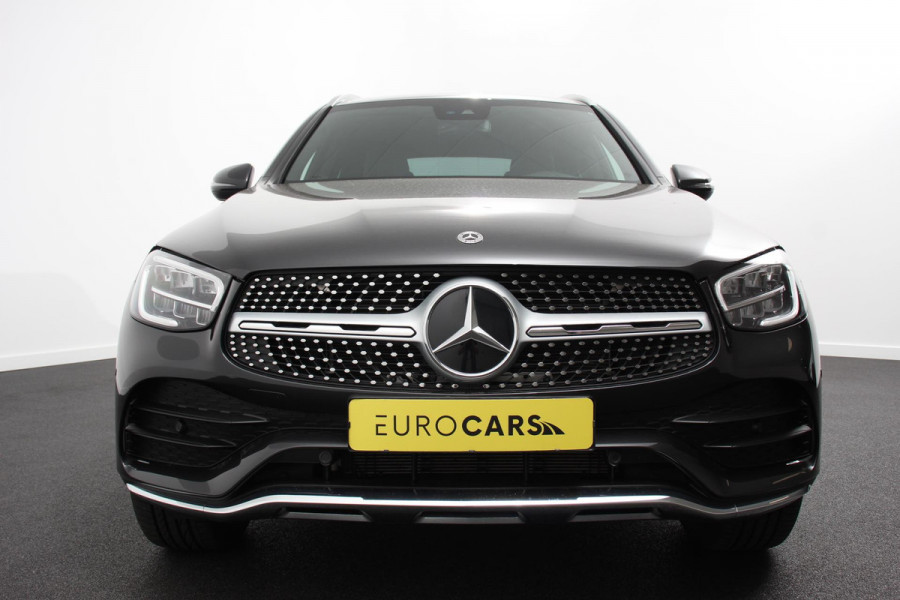 Mercedes-Benz GLC 300e 4MATIC AMG PHEV Navigatie Half leder Sportstoelen Camera Dab Led Elektrisch bedienbare achterklep 19"Lichtmetalen Velgen Extra getint glas
