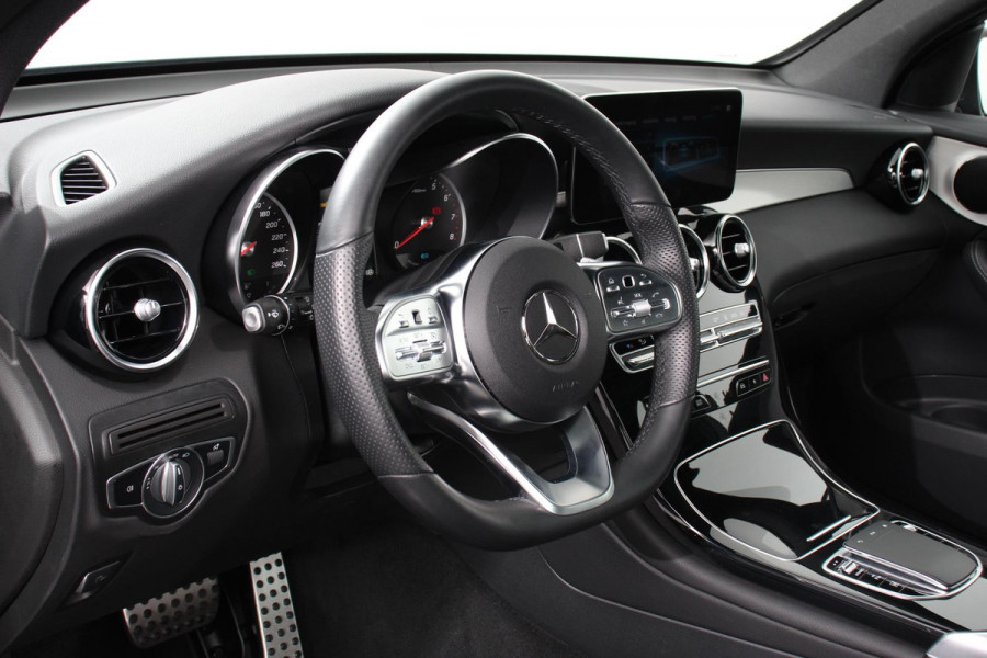 Mercedes-Benz GLC 300e 4MATIC AMG PHEV Navigatie Half leder Sportstoelen Camera Dab Led Elektrisch bedienbare achterklep 19"Lichtmetalen Velgen Extra getint glas