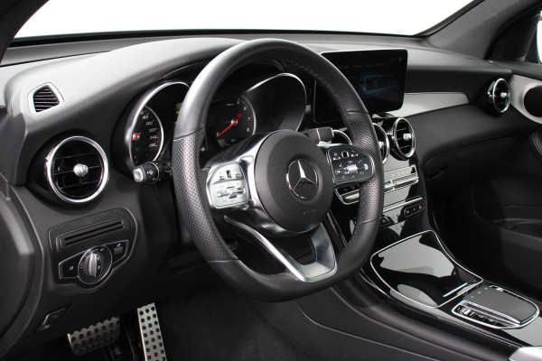 Mercedes-Benz GLC 300e 4MATIC AMG PHEV Navigatie Half leder Sportstoelen Camera Dab Led Elektrisch bedienbare achterklep 19"Lichtmetalen Velgen Extra getint glas