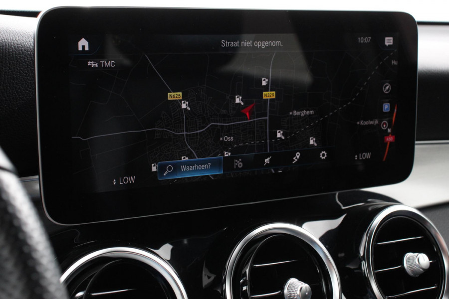 Mercedes-Benz GLC 300e 4MATIC AMG PHEV Navigatie Half leder Sportstoelen Camera Dab Led Elektrisch bedienbare achterklep 19"Lichtmetalen Velgen Extra getint glas