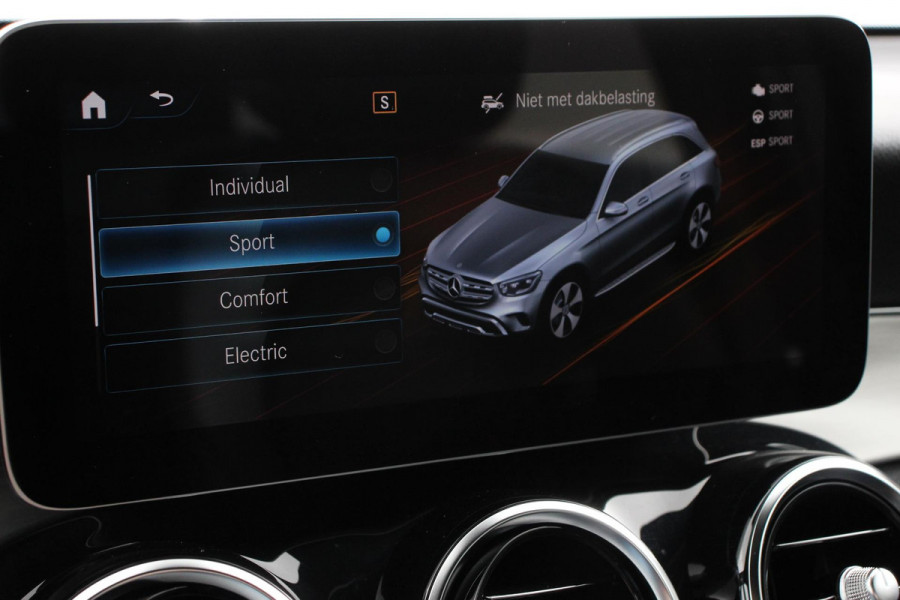 Mercedes-Benz GLC 300e 4MATIC AMG PHEV Navigatie Half leder Sportstoelen Camera Dab Led Elektrisch bedienbare achterklep 19"Lichtmetalen Velgen Extra getint glas