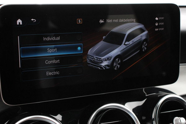 Mercedes-Benz GLC 300e 4MATIC AMG PHEV Navigatie Half leder Sportstoelen Camera Dab Led Elektrisch bedienbare achterklep 19"Lichtmetalen Velgen Extra getint glas