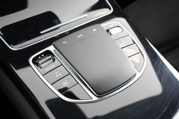 Mercedes-Benz GLC 300e 4MATIC AMG PHEV Navigatie Half leder Sportstoelen Camera Dab Led Elektrisch bedienbare achterklep 19"Lichtmetalen Velgen Extra getint glas