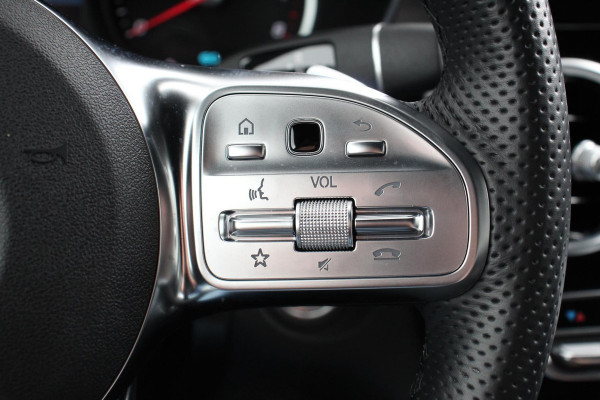 Mercedes-Benz GLC 300e 4MATIC AMG PHEV Navigatie Half leder Sportstoelen Camera Dab Led Elektrisch bedienbare achterklep 19"Lichtmetalen Velgen Extra getint glas