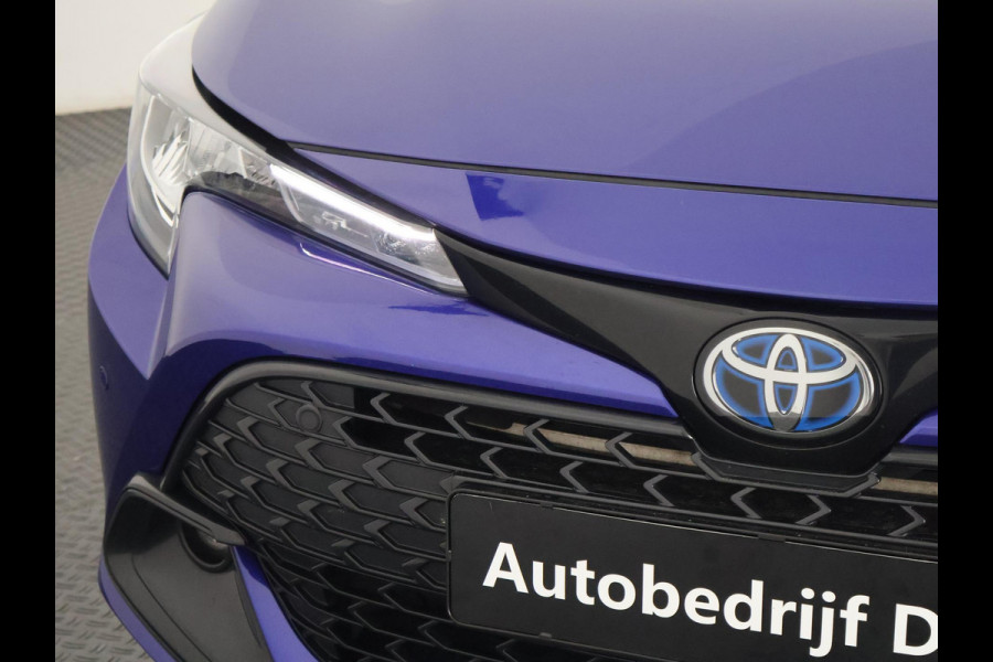 Toyota Corolla Touring Sports 1.8 Hybrid Business Luxury | Stoelverwarming | Parkeersensoren | Draadloze telefoon lader | Privacy Glass |