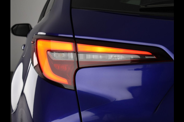 Toyota Corolla Touring Sports 1.8 Hybrid Business Luxury | Stoelverwarming | Parkeersensoren | Draadloze telefoon lader | Privacy Glass |
