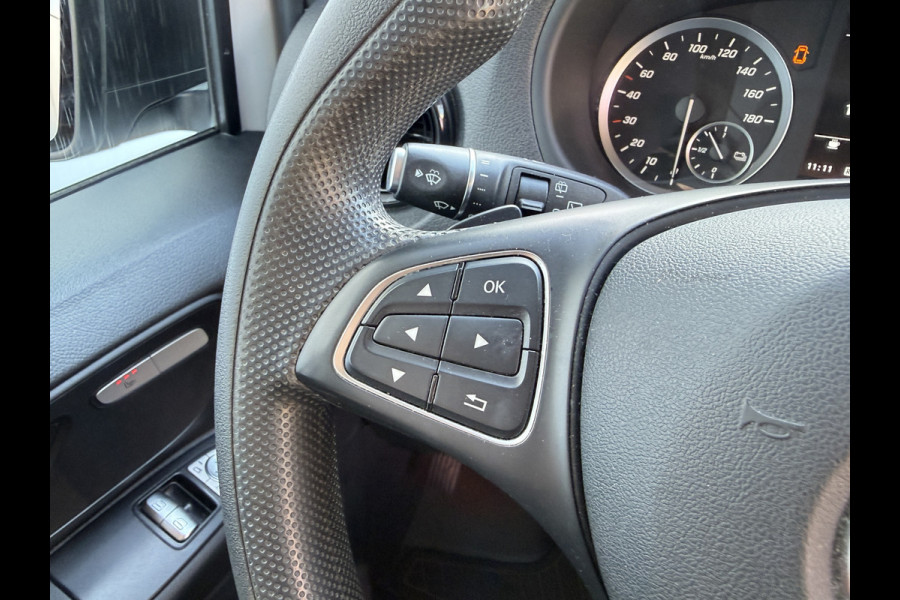 Mercedes-Benz eVito Tourer 129 90kWh 204PK Personenvervoer L2 370km WLTP 92.2% (SOH) 7 Stoelen Elektrische Schuifdeur LED Lichtmetalen velgen 17inch Snelladen Climate Control Cruise Control