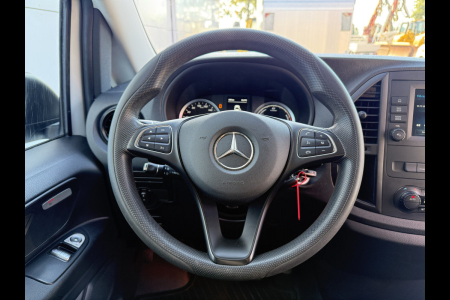 Mercedes-Benz eVito Tourer 129 90kWh 204PK Personenvervoer L2 370km WLTP 92.2% (SOH) 7 Stoelen Elektrische Schuifdeur LED Lichtmetalen velgen 17inch Snelladen Climate Control Cruise Control