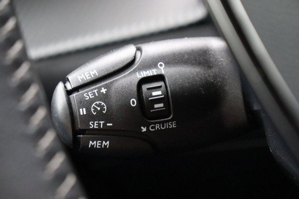 Peugeot 2008 1.2 Turbo PT Allure Pack Org.NL 3D-dashboard h.leer camera