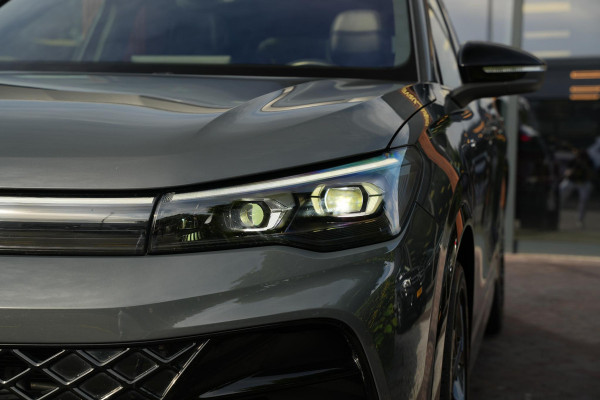 Volkswagen Tiguan 1.5 eHybrid R-Line Business Pano Leer Massage NL auto