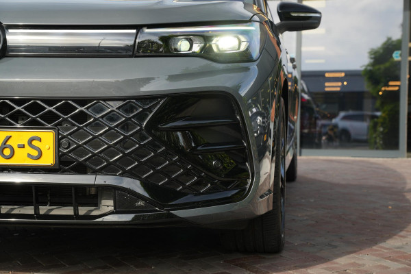 Volkswagen Tiguan 1.5 eHybrid R-Line Business Pano Leer Massage NL auto