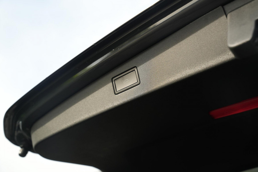 Volkswagen Tiguan 1.5 eHybrid R-Line Business Pano Leer Massage NL auto