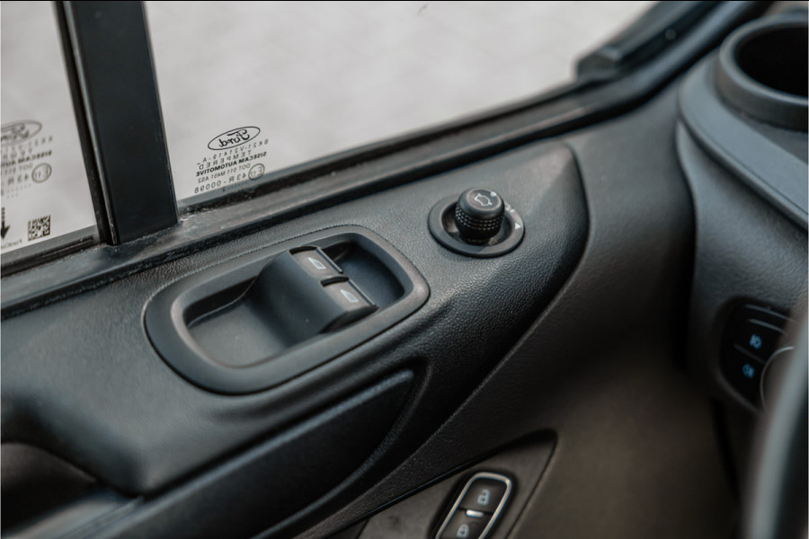 Ford Transit Custom 300 2.0 TDCI | Automaat | Raptor Edition | L+R Schuifdeur | CarPlay | Camera | Navigatie | Stoelverwarming | Trekhaak | Nieuwe APK