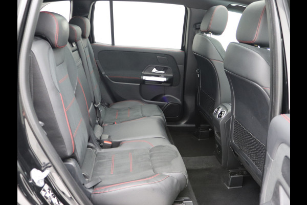 Mercedes-Benz Glb 200 AMG 7p. Pano, Trekhaak, Distronic, Memory