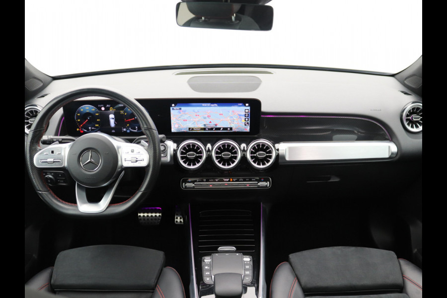 Mercedes-Benz Glb 200 AMG 7p. Pano, Trekhaak, Distronic, Memory