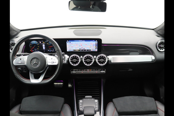 Mercedes-Benz Glb 200 AMG 7p. Pano, Trekhaak, Distronic, Memory