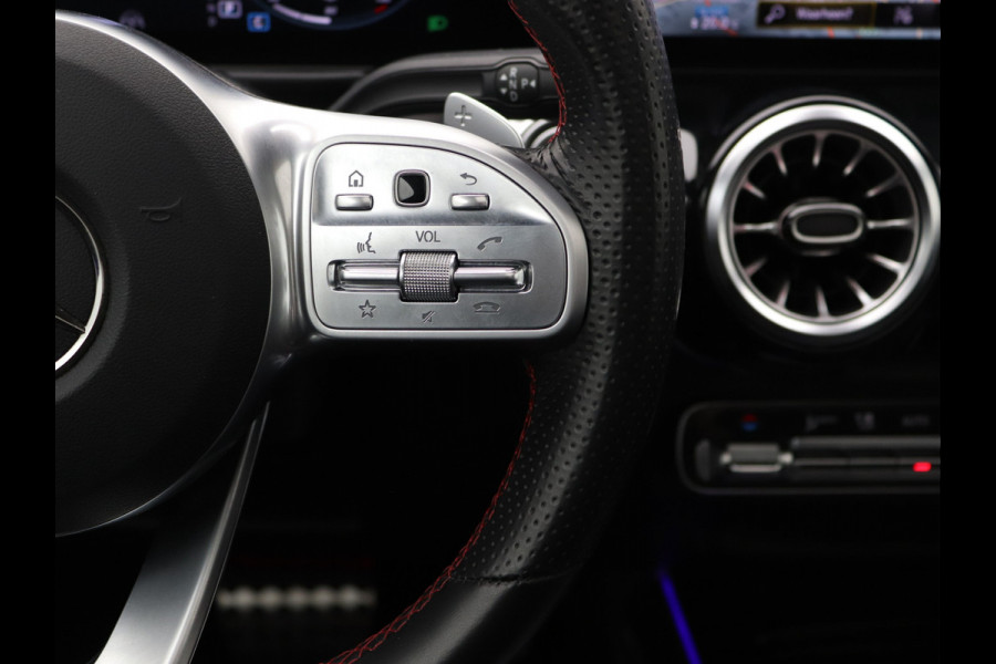 Mercedes-Benz Glb 200 AMG 7p. Pano, Trekhaak, Distronic, Memory