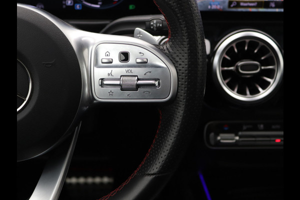 Mercedes-Benz Glb 200 AMG 7p. Pano, Trekhaak, Distronic, Memory