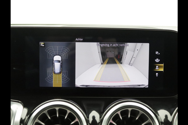 Mercedes-Benz Glb 200 AMG 7p. Pano, Trekhaak, Distronic, Memory