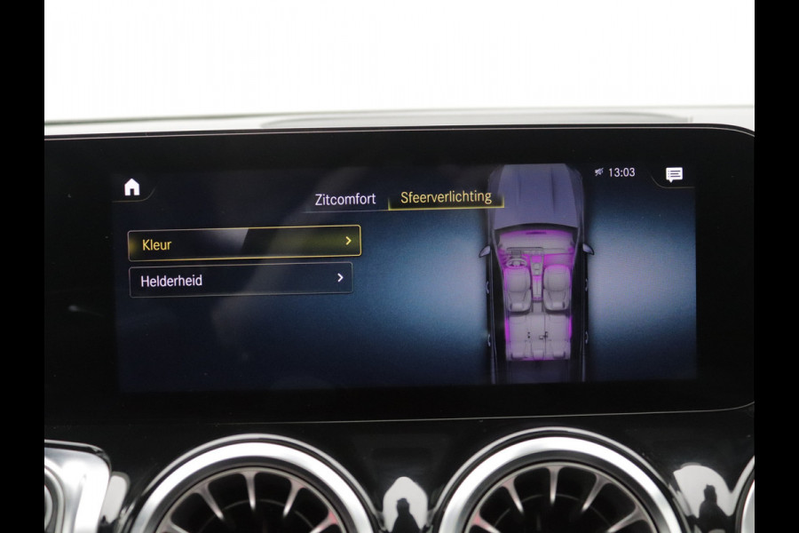 Mercedes-Benz Glb 200 AMG 7p. Pano, Trekhaak, Distronic, Memory