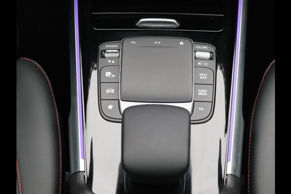 Mercedes-Benz Glb 200 AMG 7p. Pano, Trekhaak, Distronic, Memory