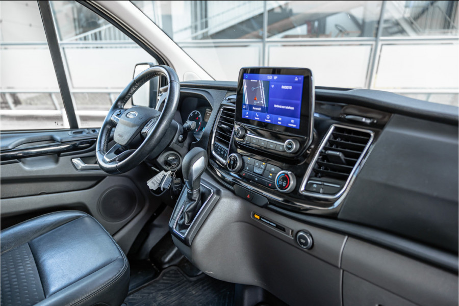 Ford Transit Custom 320 2.0 TDCI 185 PK L2H1 Sport | L+R Schuifdeur | ACC | Elek stoelen | Standkachel | CarPlay | Camera | Navigatie | Trekhaak | Inrichting | Nieuwe APK