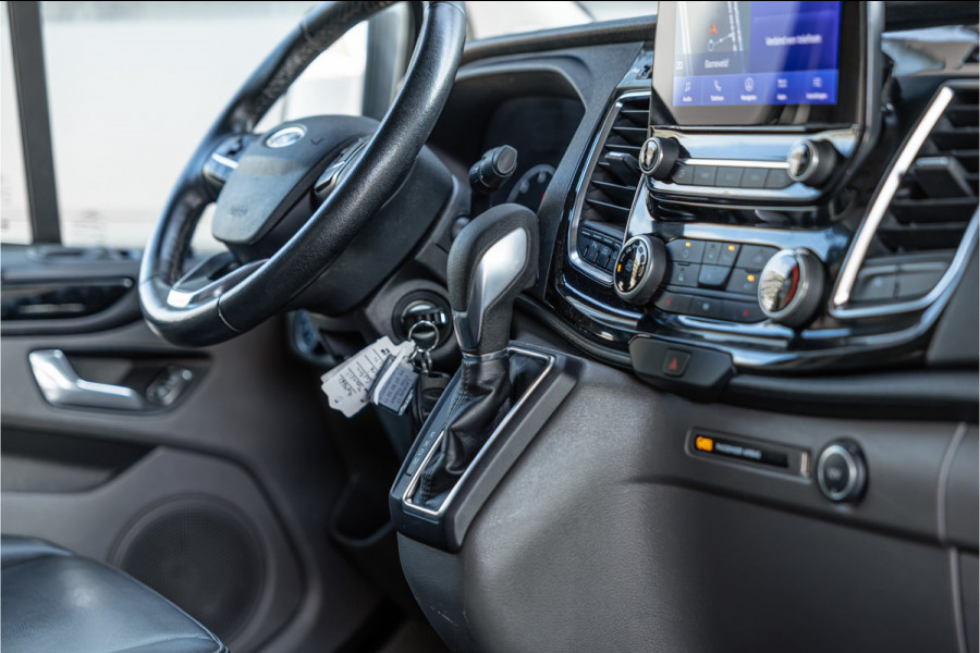 Ford Transit Custom 320 2.0 TDCI 185 PK L2H1 Sport | L+R Schuifdeur | ACC | Elek stoelen | Standkachel | CarPlay | Camera | Navigatie | Trekhaak | Inrichting | Nieuwe APK